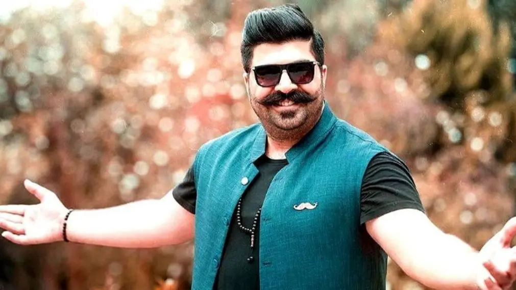 بهنام بانی: وقتی جوون بودم عاشق شدم.../ زمانیکه سبیل نداشتم.../ مهران مدیری: فکرکنم سبیل گذاشتی طرف رفت