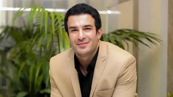 مادر فوق جوان و زیبای یوسف تیموری / شباهت عجیب و جذاب مادر و پسر!