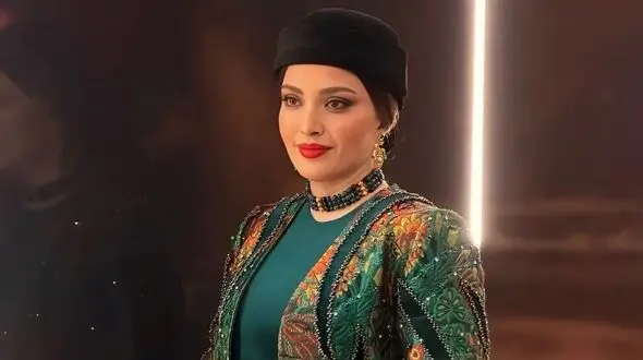 عکس ها / تجلی هنر و اصالت ایرانی / «بهنوش طباطبایی» با ردای سوزن‌دوزی در جشن حافظ ۲۴