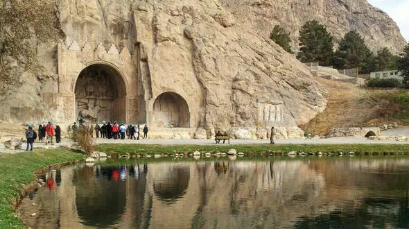 کشف سنگ نگاره ای عجیب در طاقبستان 