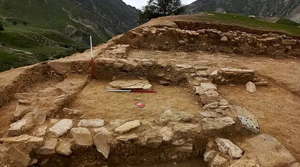 بررسی 2 محوطه دیگر سد چم شیر / کشف قیچی و النگو در استقرارگاه!