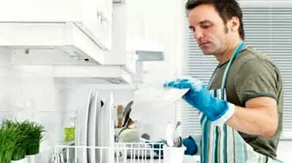 شوینده های خانه تکانی اثری بر ریه مردان ندارد/مردان خانه تکانی کنند