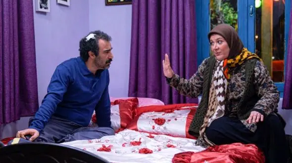 فیلم آوازخوانی احساسی محسن تنابنده برای ریما رامین فر در سریال پایتخت ! / اصلا باورتون نمیشه !