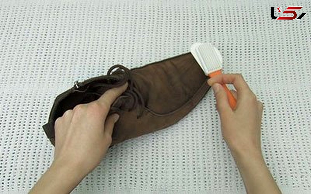  پاک کردن لکه های چربی را از روی کفش 