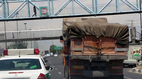 فیلم اختصاصی  عجیب ترین محموله هندوانه با طعم تریاک ! / تعقیب و گریز در جنوب تهران !