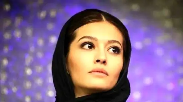 قابی زیبا از پردیس احمدیه بازیگر از یاد رفته و مادر مهربانش / لحظه‌ای ناب از عشق مادر و دختر