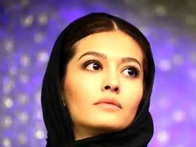 قابی زیبا از پردیس احمدیه بازیگر از یاد رفته و مادر مهربانش / لحظه‌ای ناب از عشق مادر و دختر