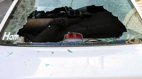 خواستگار جوان جواب منفی شنید شهرری را بهم ریخت / پسر جوان خودروها را تخریب کرد