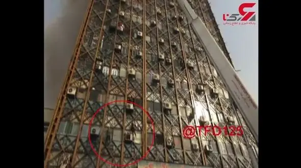 آخرین لحظه چگونه دو آتش نشان گرفتار از ساختمان پلاسکو خارج شدند؟ + فیلم لحظه نجات