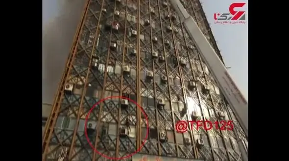 آخرین لحظه چگونه دو آتش نشان گرفتار از ساختمان پلاسکو خارج شدند؟ + فیلم لحظه نجات