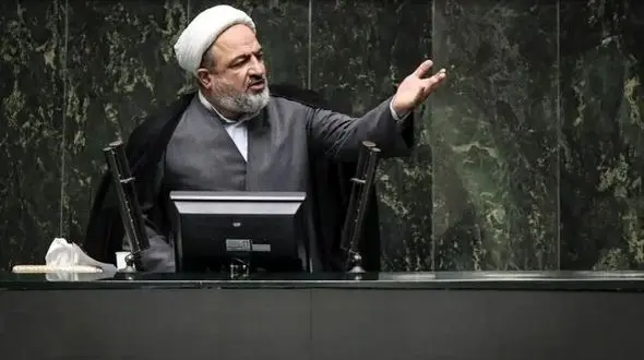 رسایی پزشکیان را با بنی صدر یکی کرد!