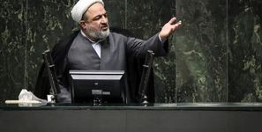 رسایی پزشکیان را با بنی صدر یکی کرد!