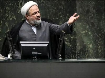 رسایی پزشکیان را با بنی صدر یکی کرد!