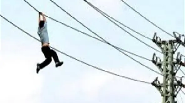 کابل های برق سه فاز جان یک جوان را گرفت