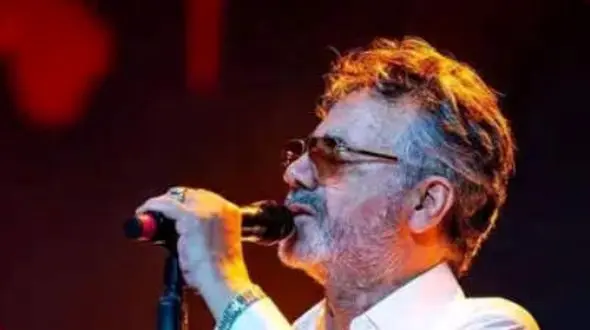 دانلود آواز عاشقانه پر از بغض معین / آهنگ پناه میبرم به خنده های تو !