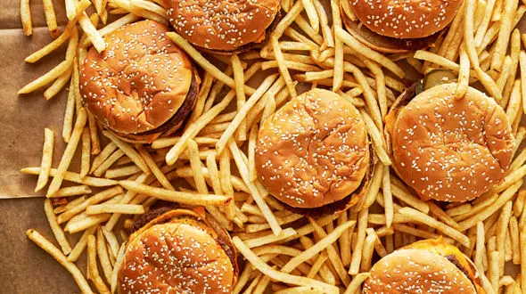 خوردن این فست فودها ممنوع!