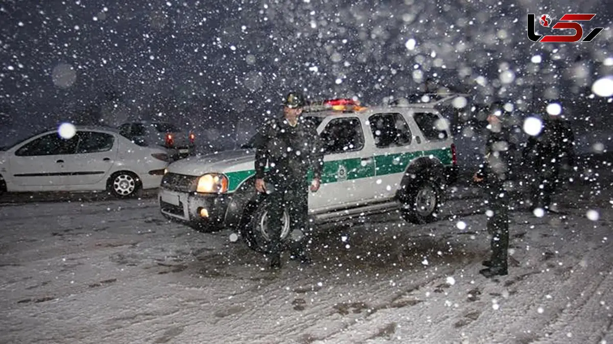 امداد رسانی به خودروهای گرفتار در برف و کولاک مشهد + فیلم