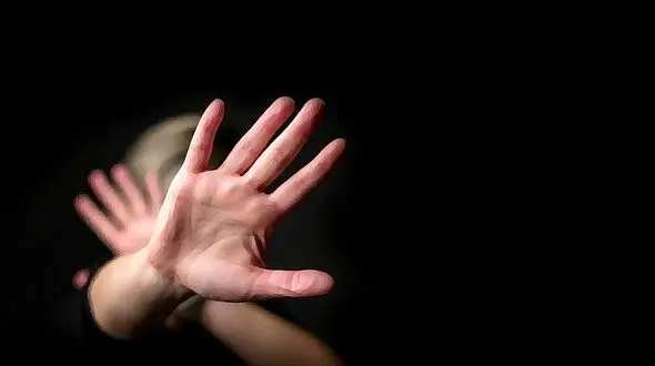 سرنوشت تلخ این زن باورنکردنی است / پناه از دست آزار چند مرد به کلانتری