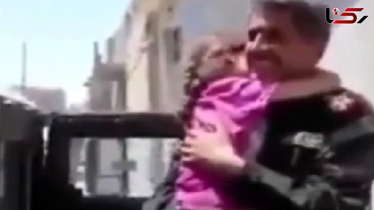 کودکی به خاطر ترس از داعش، به یک نظامی عراقی پناه برد + فیلم