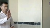 فیلم آواز شاد /  پسرا سر کلاس میرقصن معلم از راه میرسه گوش بچه رو چنان میکشه پرت میکنه بیرون 