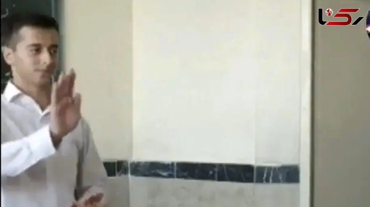فیلم آواز شاد / پسرا سر کلاس میرقصن معلم از راه میرسه گوش بچه رو چنان میکشه پرت میکنه بیرون