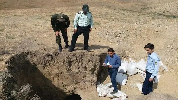 حفاران غیرمجاز در فامنین هنگام ارتکاب جرم دستگیر شدند 