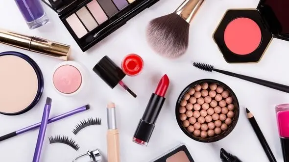 قاتل زیبایی تان را بشناسید/ نشانه های لوازم آرایشی فاسد