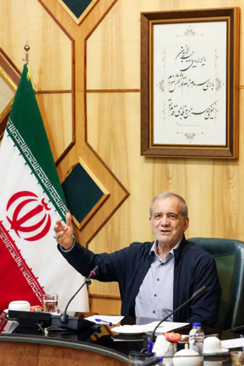 دیدار دکتر مسعود پزشکیان با فرماندهان فراجا و بازدید از ستاد فرماندهی انتظامی در سه شنبه 15 مهر 1404