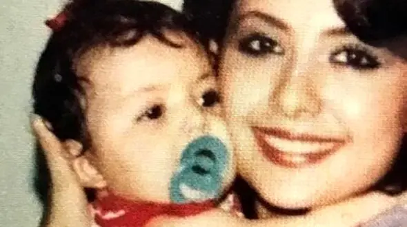 این دختربچه زیباترین خانم بازیگر ایرانی شد ! / از شباهت به مادرش حدس بزنید کیست ؟!