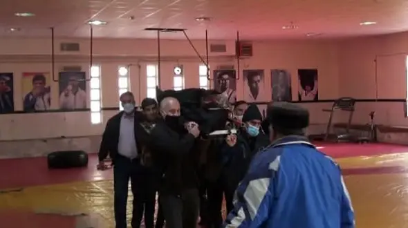 کشتی گیر سرشناس درگذشت/ فیلم بدرقه بهمن امانی به خانه ابدی