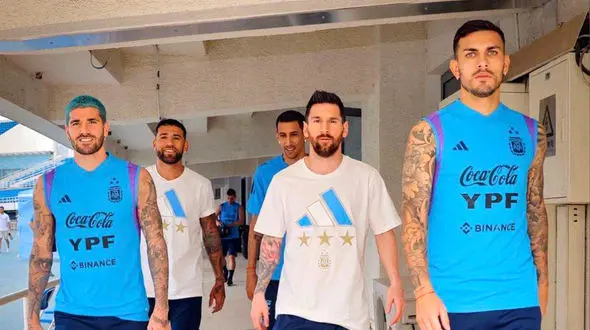 مسی و رونالدو در تمرین تیم های ملی آرژانتین و‌ پرتغال/ خنده های CR7 و شوخی با مارتینز + تصاویر