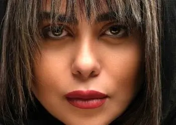 فیلم / چیدمان دلبرانه میز یلدایی الهام اخوان میترای سریال از یاد رفته با یک لباس شیک و باوقار ...