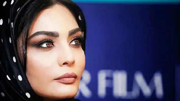 لباس حسرت آور خانم بازیگر در جشنواره فجر ! / صحرا اسدالهی کیست ؟! + عکس ها
