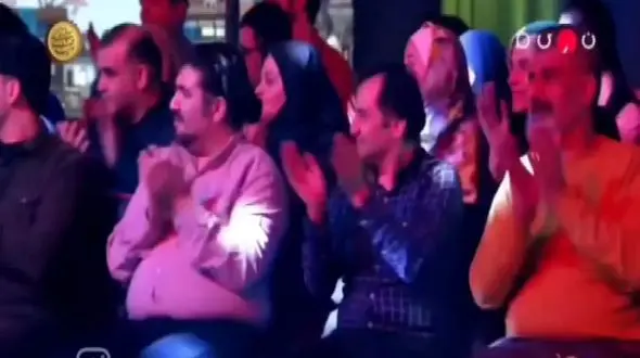 فیلم آواز محلی /  خواننده تو تلویزیون برنامه رو تبدیل کرد به عروسی تماشاچیا از جون دست میزنن ...