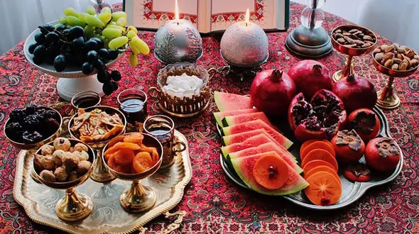 چیدمان سفره شب یلدا با ایده های ساده و شیک + عکس