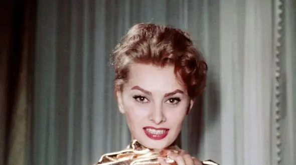 تصاویر؛ سفر در زمان؛ «سوفیا لورن، نماد زیبایی سینمای کلاسیک» در 23 و 26 سالگی