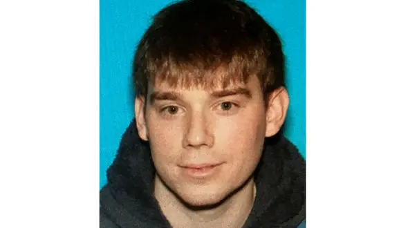 جوانی لخت و مسلح به یک رستوران حمله کرد و چهار نفر را کشت+عکس