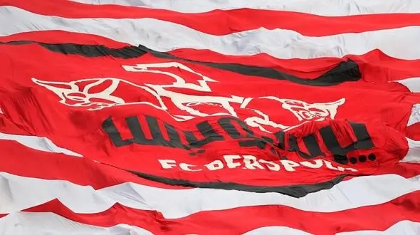 قلیان کشی پرسپولیسی ها در دبی! + عکس