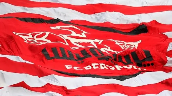 قلیان کشی پرسپولیسی ها در دبی! + عکس