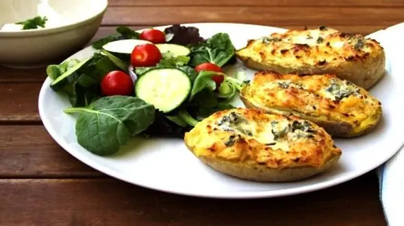 طرز تهیه سیب زمینی تنوری با تکه های مرغ