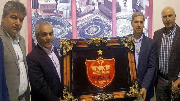 اهدای تابلو فرش قهرمانی به پرسپولیس