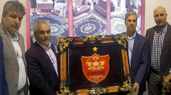 اهدای تابلو فرش قهرمانی به پرسپولیس