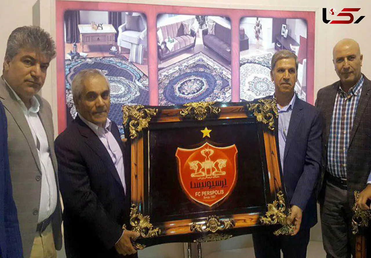 اهدای تابلو فرش قهرمانی به پرسپولیس