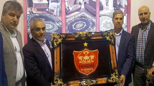 اهدای تابلو فرش قهرمانی به پرسپولیس