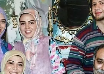 عکسی از خانه ابدی نادیا دلدار گلچین، طلای سریال سه در چهار و پدرش که سنگ قبرشان مشترک است/ روحش شاد و یادش گرامی