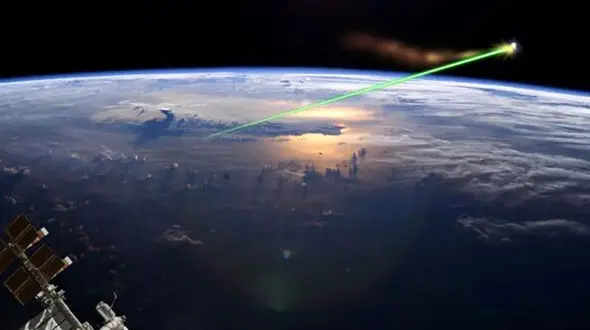 تاباندن انرژی از فضا به زمین با ماهواره خورشیدی