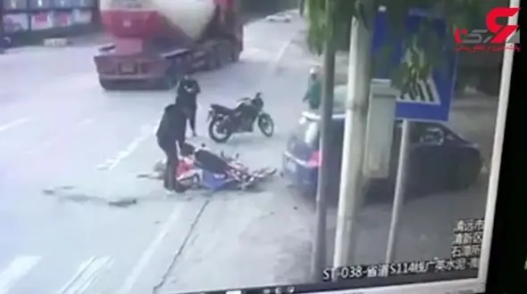 عاقبت تلخ و مرگبار تغییر مسیر ناگهانی خودرو + فیلم