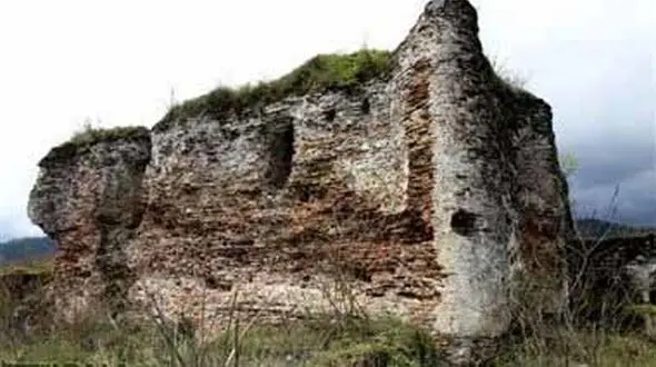 سفال های قلعه هزارساله تحویل موزه رشت شد