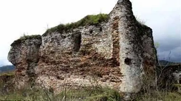 سفال های قلعه هزارساله تحویل موزه رشت شد