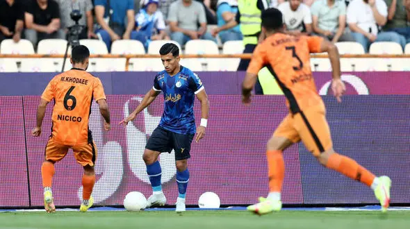 رجبی: نمی‌دانم ساپینتو با فوتبال ایران آشنایی ندارد یا سطح فنی‌اش همین است؟